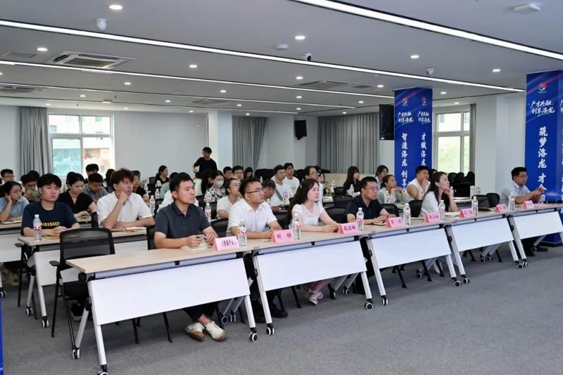 “‘職’創(chuàng)未來，‘面’面俱到”培訓活動成功舉行